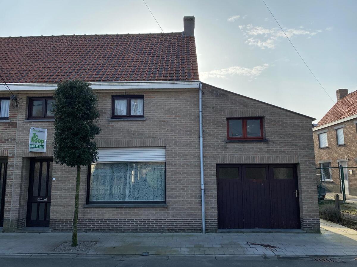 Woning met 3 slaapkamers en garage in rustige straat te Koekelare 