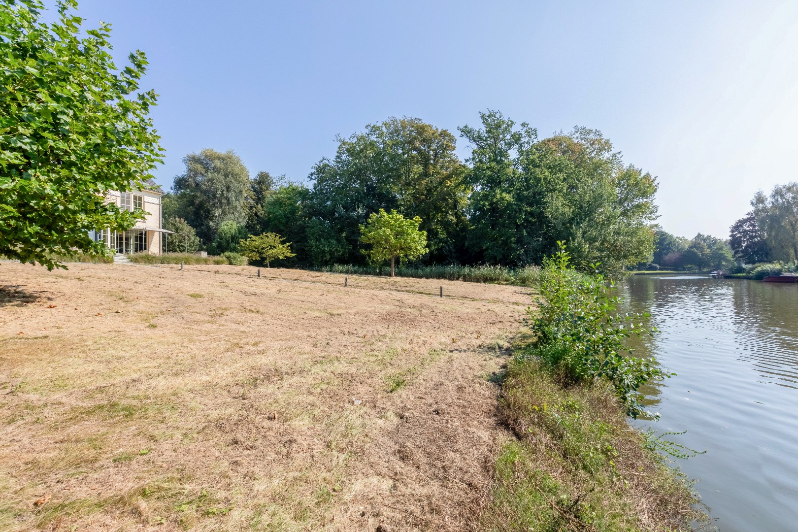 Zuidgeori&#235;nteerde bouwgrond op een  perceel van  1325m&#178; 
