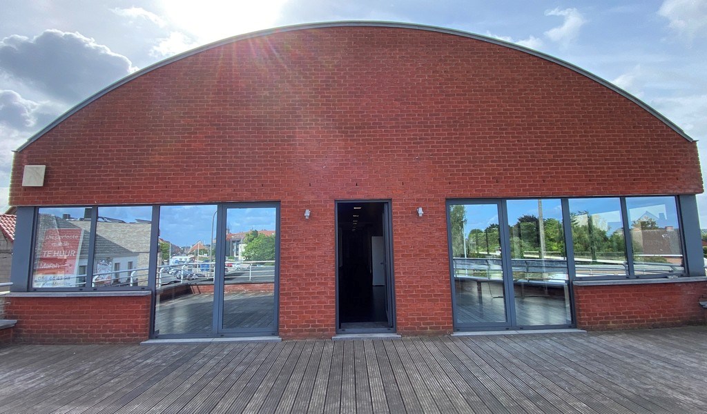 Instapklare kantoren te huur nabij het centrum van Wetteren