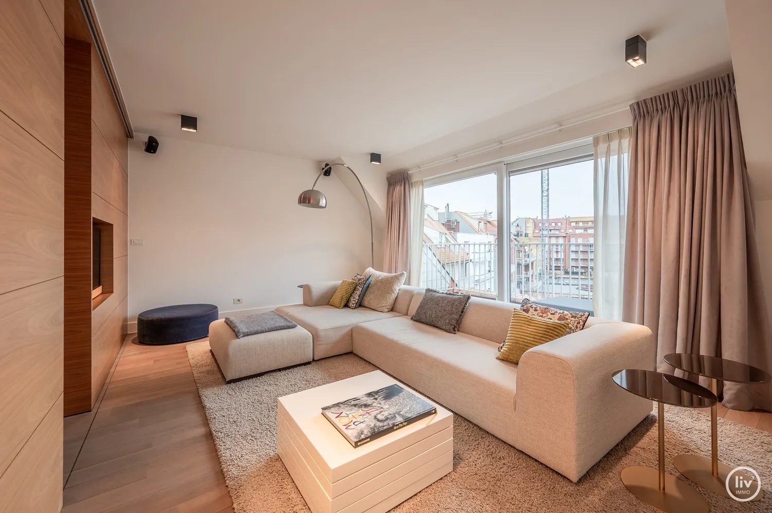 Prachtig, ruim 2 slaapkamer appartement met ruime terrassen centraal gelegen op de Zoutelaan te Knokke.