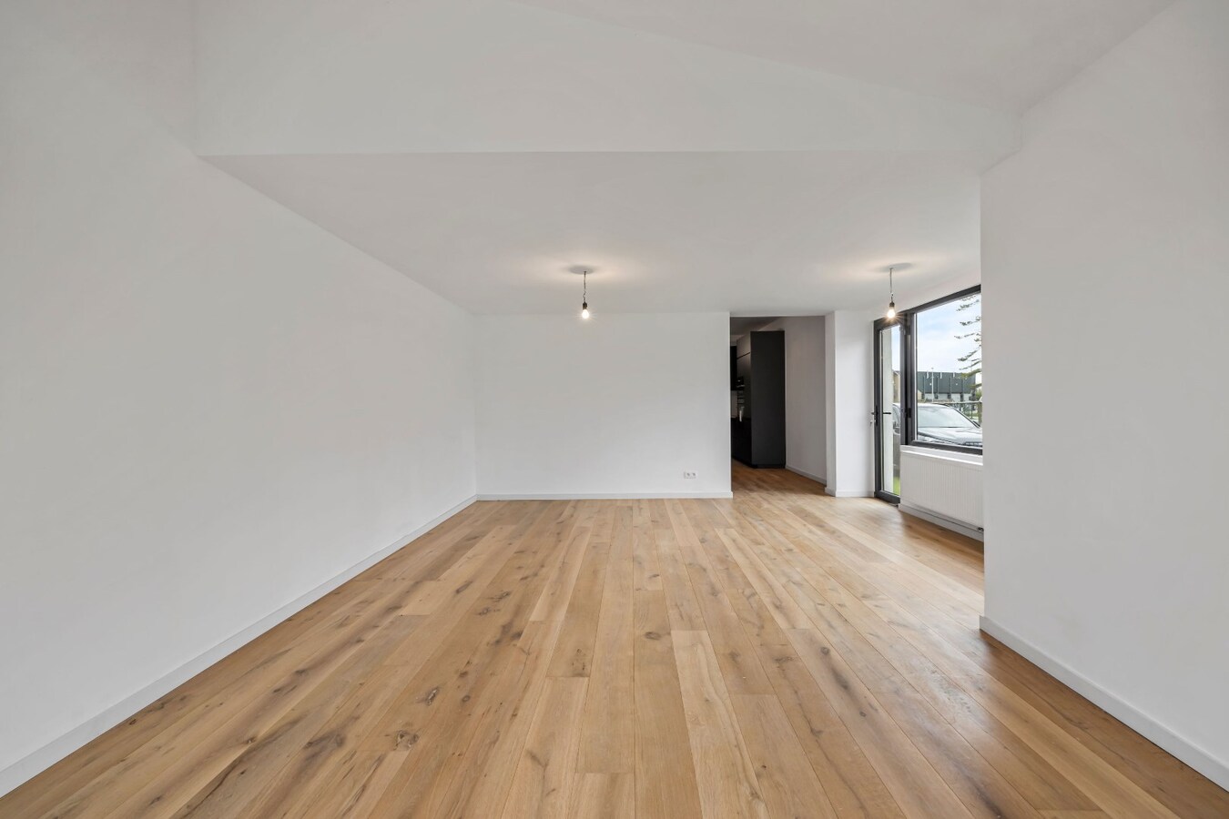 Luxueus gerenoveerde (2025) woning bijgebouw &amp; ruime tuin in Zwijndrecht 
