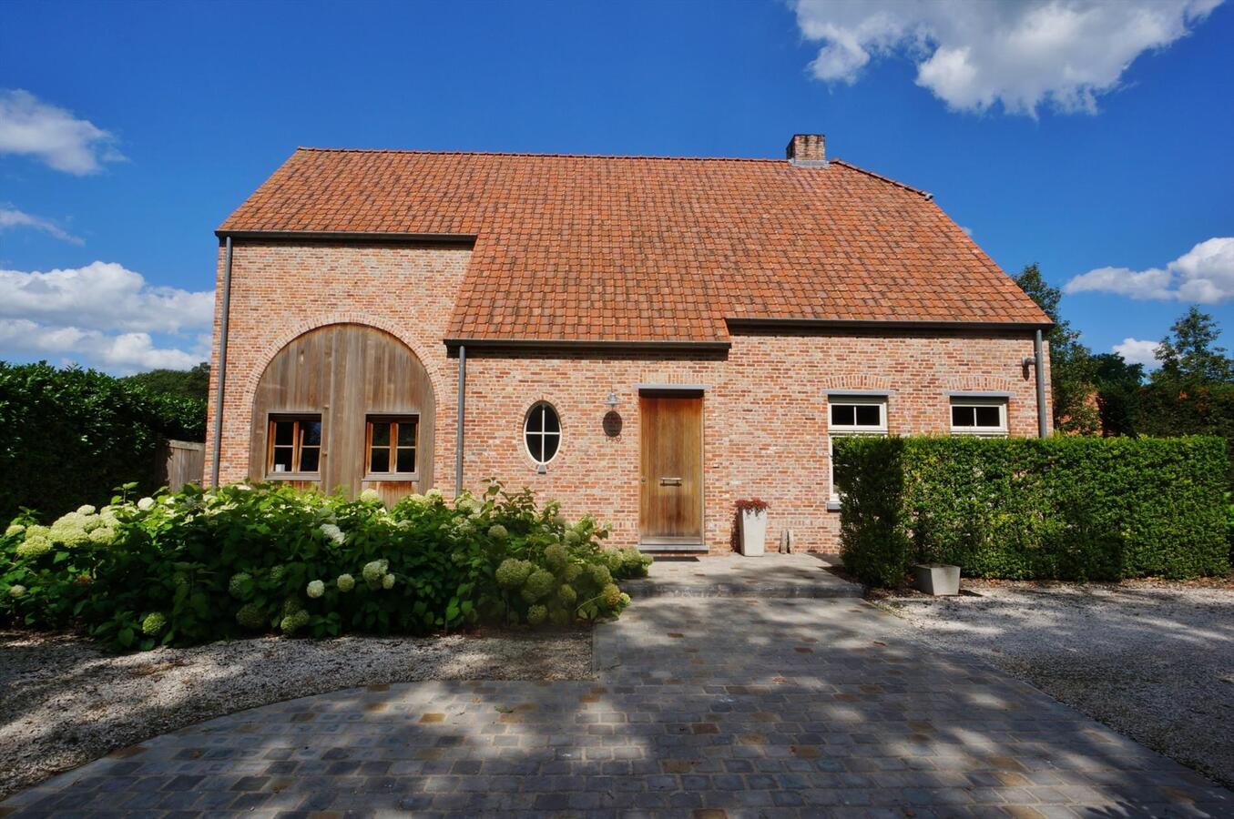 Luxueuze villa met hippische accommodatie op ca. 7643m2  te Vlimmeren 