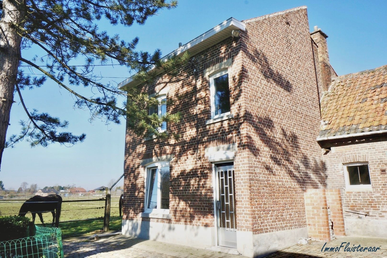 IN OPTIE! Charmante te renoveren woning met stalgebouw op ca. 1ha43a te Tongeren 