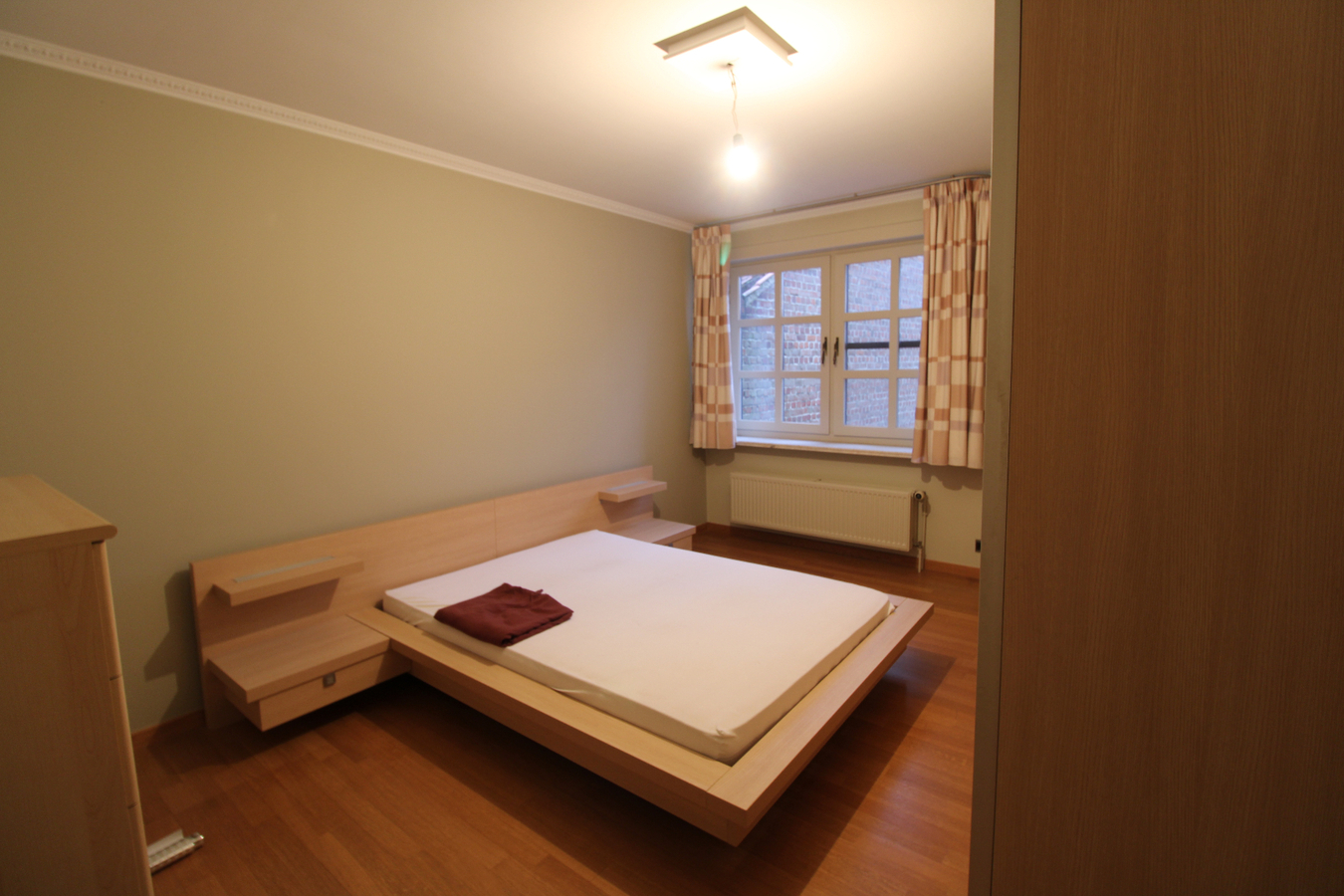 Prachtige bel-&#233;tagewoning in centrum Roeselare met 3 slaapkamers en garage 