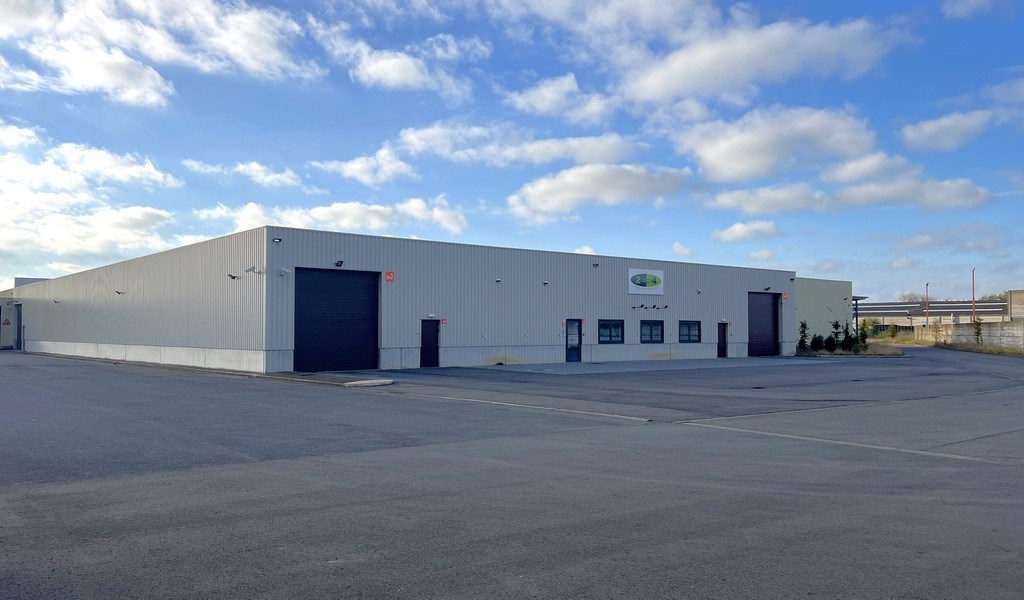 Instapklaar bedrijfspand te huur in industriepark Drongen