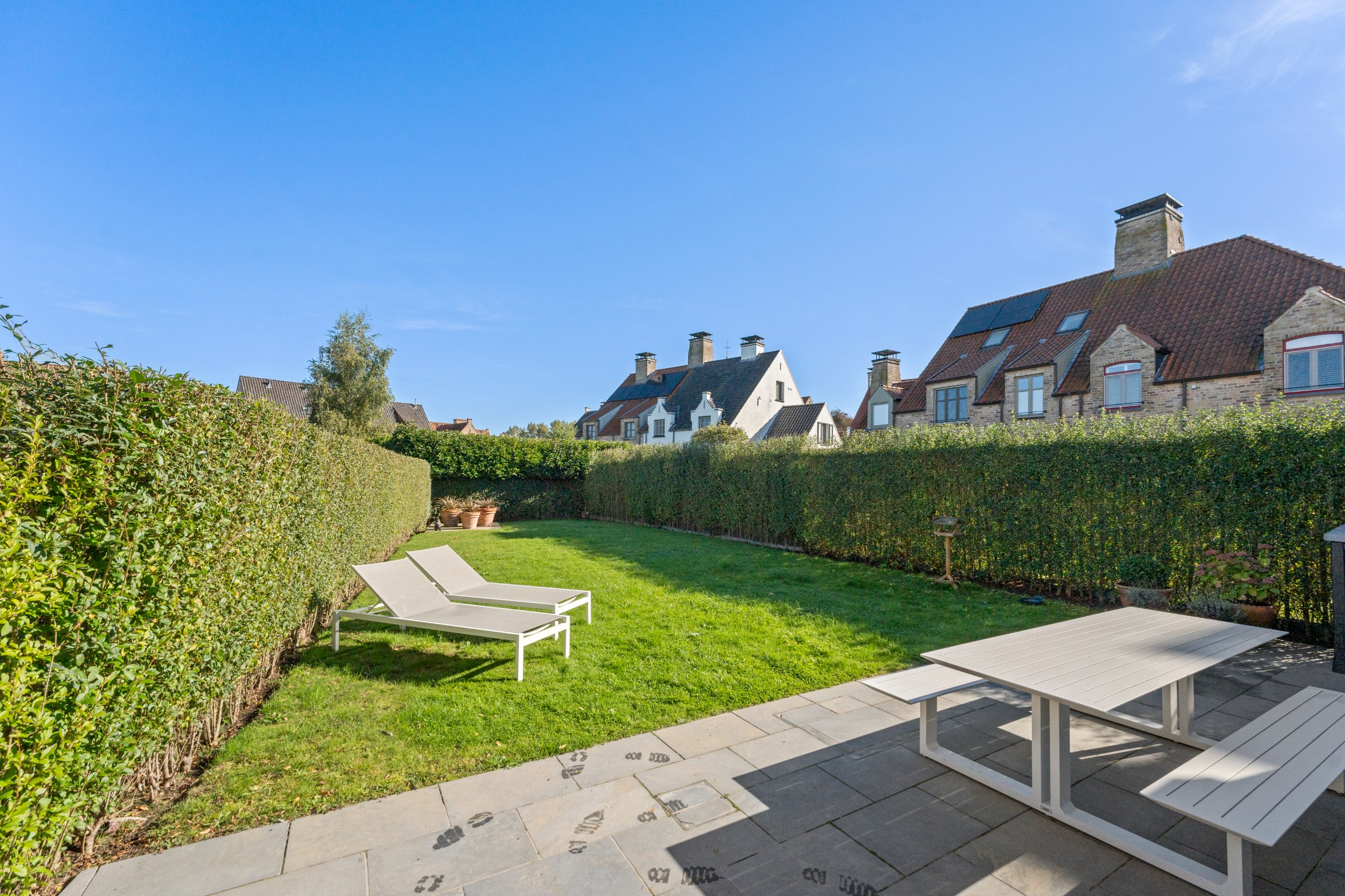 Magnifique maison pr&#234;te &#224; emm&#233;nager &#224; louer avec 3 chambres &#224; coucher compl&#232;tes, un garage et un jardin confortable situ&#233; au cœur de RAMSKAPELLE. 