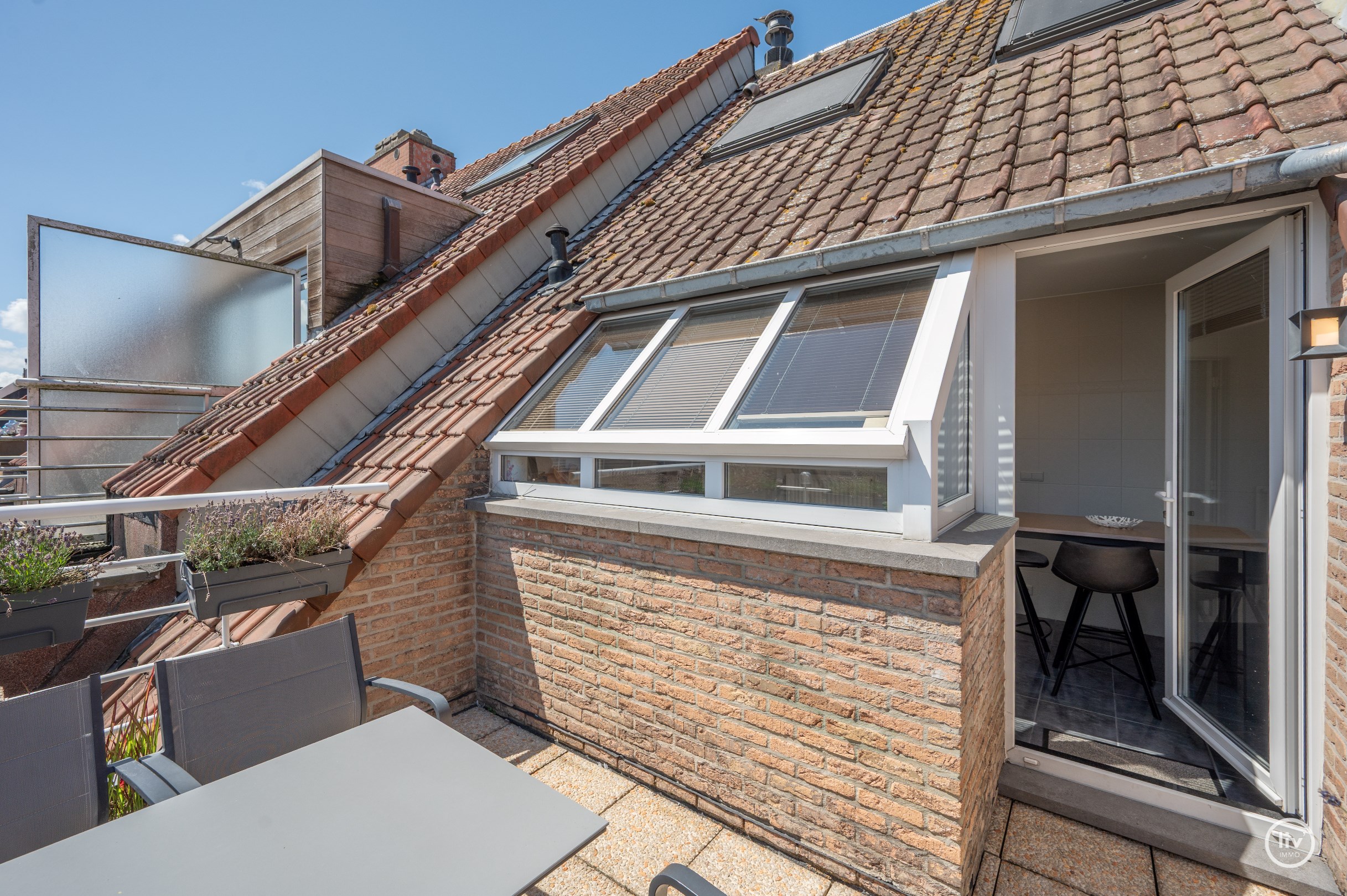 Appartement en duplex lumineux avec 2 grandes terrasses situ&#233; dans l&#39;avenue Paul Parmentier. 
