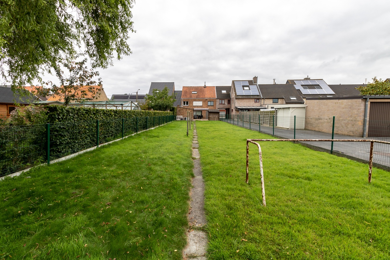 Ruime gezinswoning met 5 slaapkamers en garage te Eernegem 