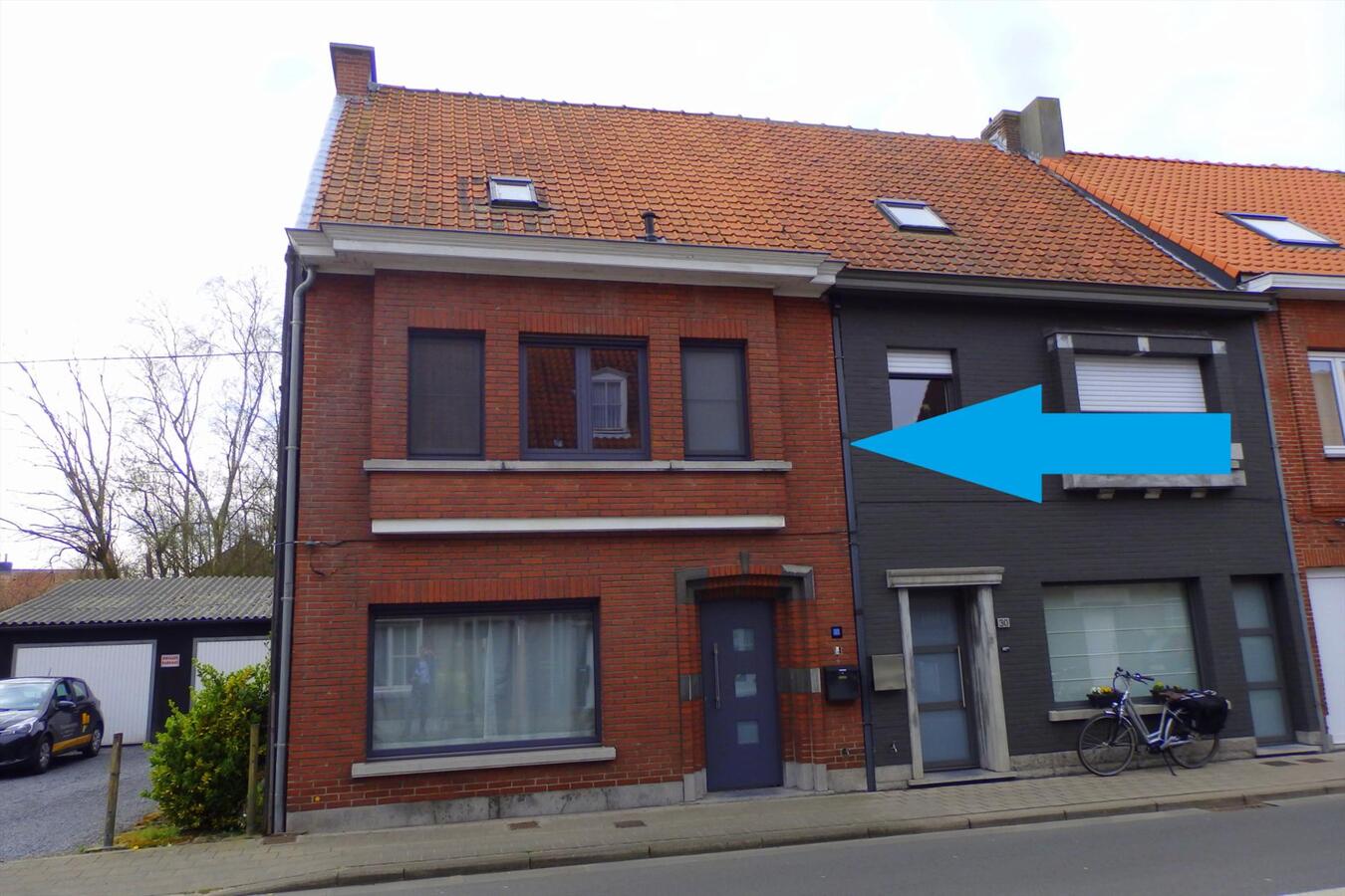 Woning deels gerenoveerd met moderne indeling in hartje Eeklo! 