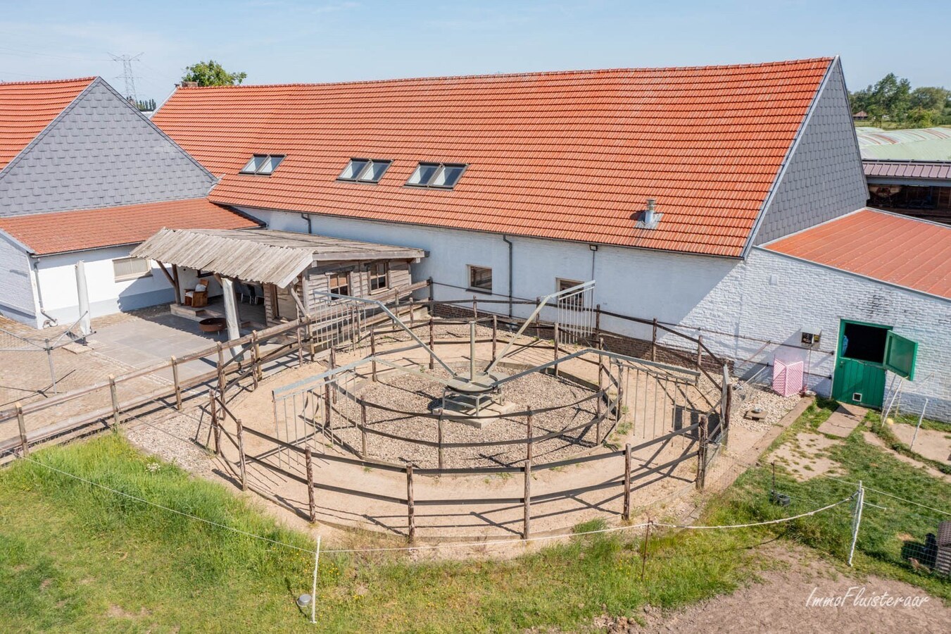 Charmante hoeve met b&amp;b/vakantiewoning en paardenstallen op ca. 67 are te Kinrooi 