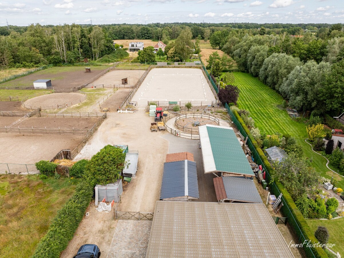 Uniek landhuis met uitgebreide paardenaccommodatie op ca. 1ha te Diepenbeek 