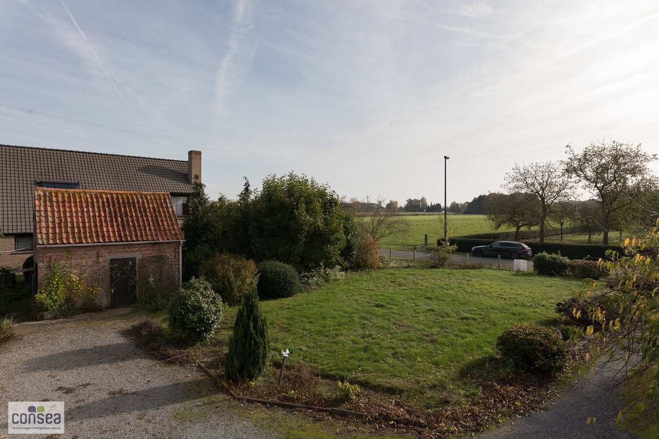 TE KOOP: SUBLIEM GELEGEN HOEVE OP EEN BUITENGEWONE OPPERVLAKTE. 