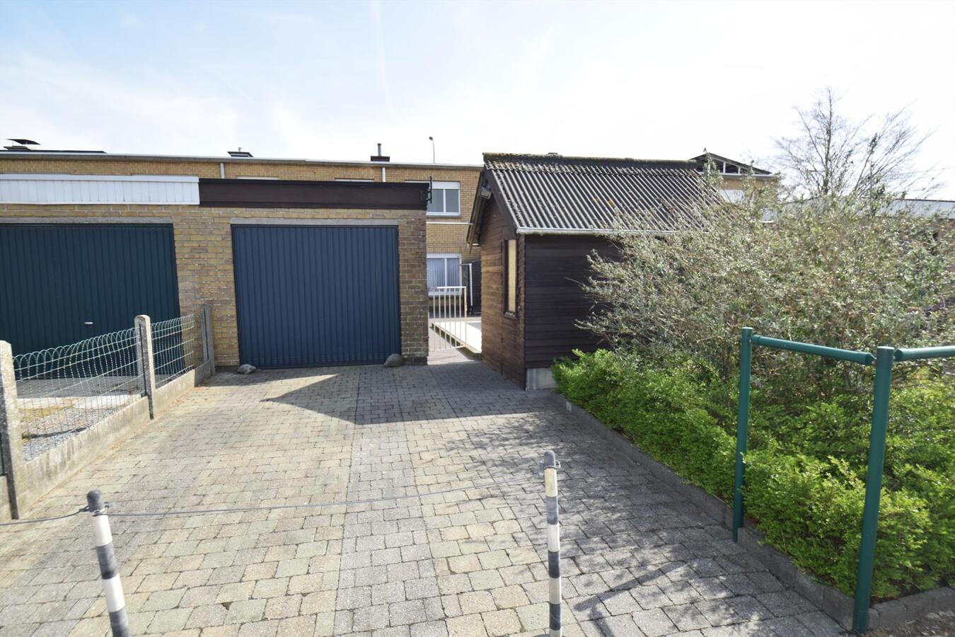 Op te knappen 3-slpk-woning met garage en tuin  gelegen in kindvriendelijke woonwijk 