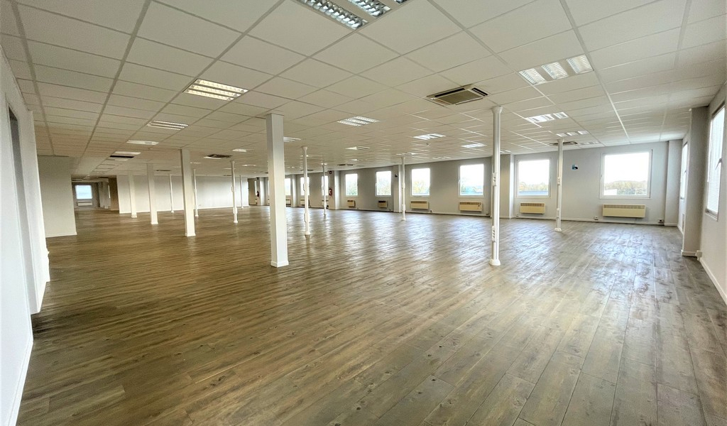 Magazijnen en kantoren te huur in Immogranit Building in Drongen