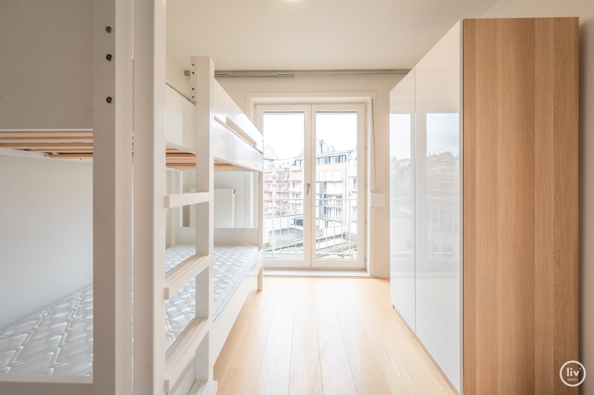 Appartement confortable et r&#233;nov&#233; de 2 chambres dans une rue adjacente &#224; l&#39;avenue Dumortier &#224; Knokke. 