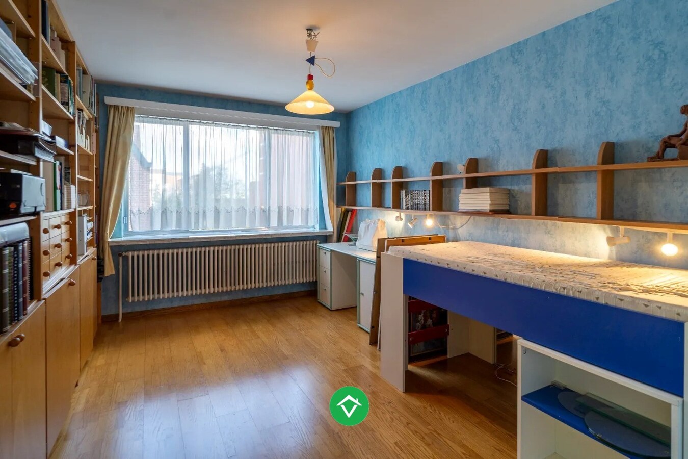 Woning met 6 slaapkamers en praktijkruimte in het centrum van Koekelare 