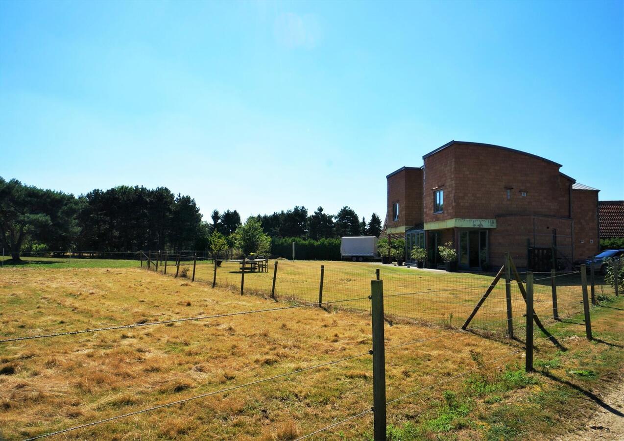 Recente woning op magnifieke locatie met 3 paardenstallen, buitenpiste en weides op ca. 96are te Opoeteren 