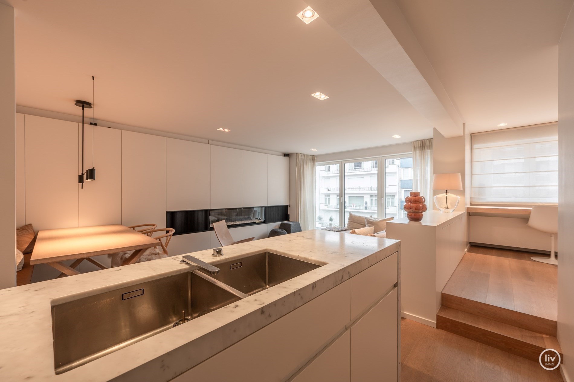 Bel appartement r&#233;nov&#233;, spacieux avec 2 chambres et une belle fa&#231;ade, situ&#233; au centre de l&#39;avenue Lippens &#224; Knokke. 