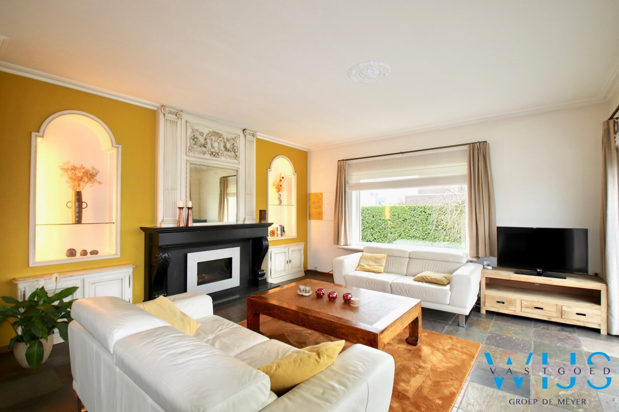 Statig woonhuis op 1104 m&#178; in het centrum van Sleidinge ! 