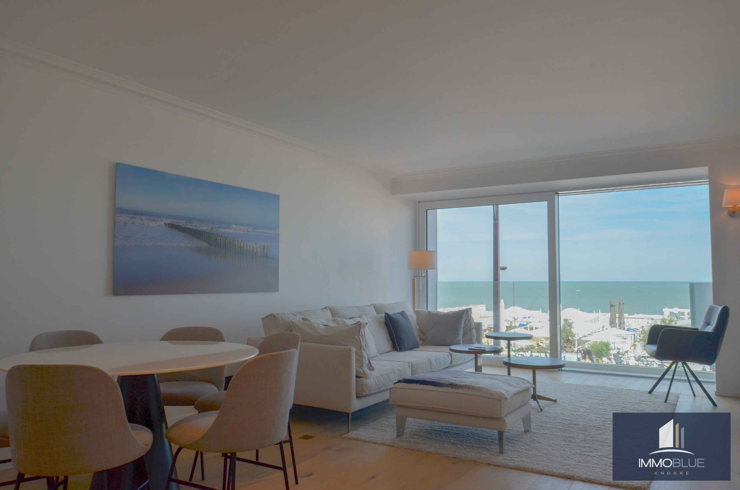 Appartement &#233;l&#233;gant, r&#233;cemment r&#233;nov&#233;, avec vue frontale sur la mer. 