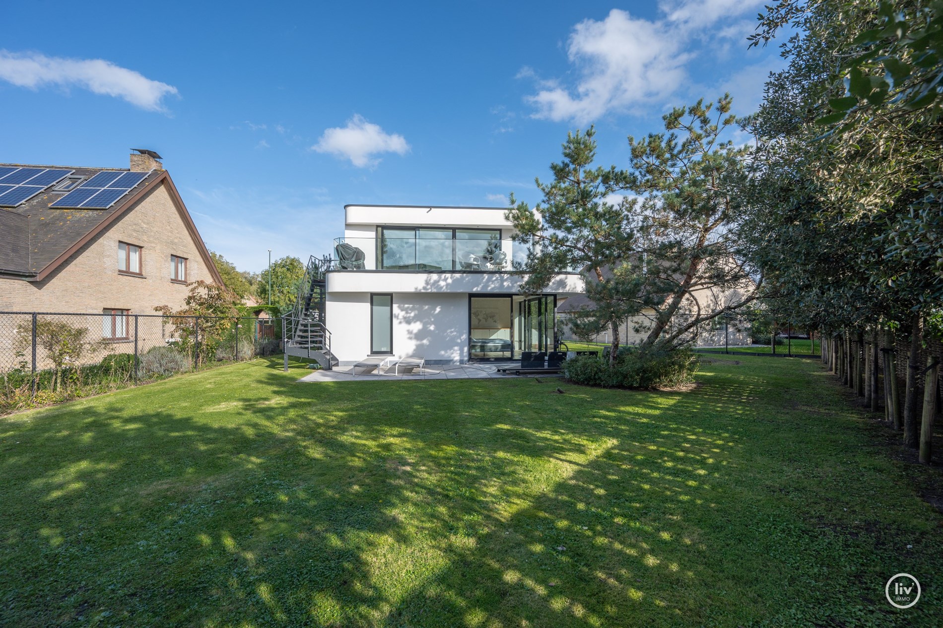 Moderne Alleenstaande r&#233;cente Villa (Bouwjaar 2022) centraal gelegen in Knokke. 