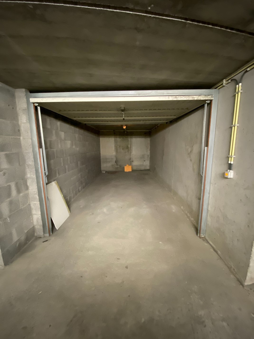 Vlot toegankelijke garagebox op niveau -2 in de residentie Seabird te Duinbergen. 