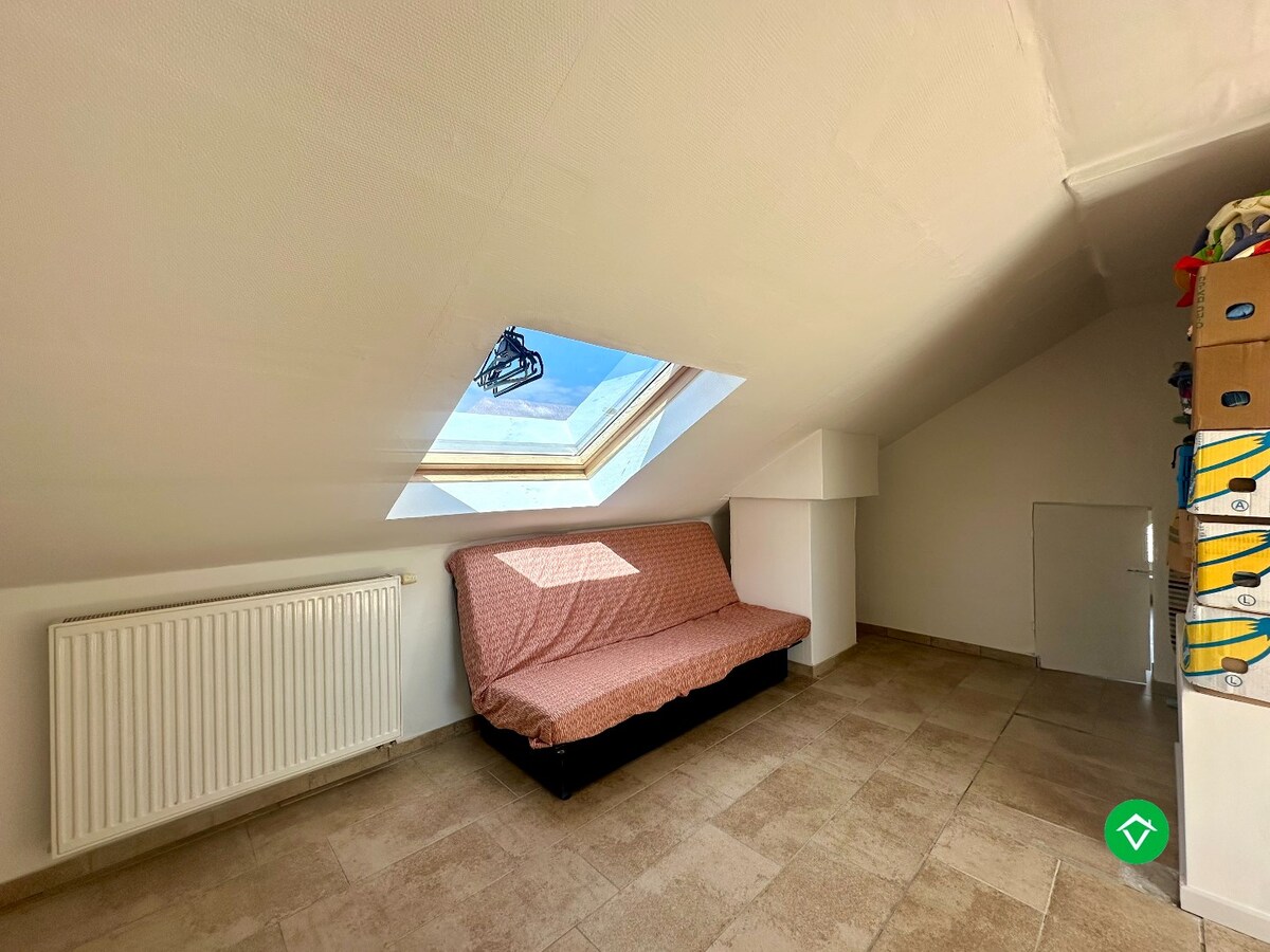Instapklaar appartement met terras en 3 slaapkamers in een rustige wijk te Eernegem 