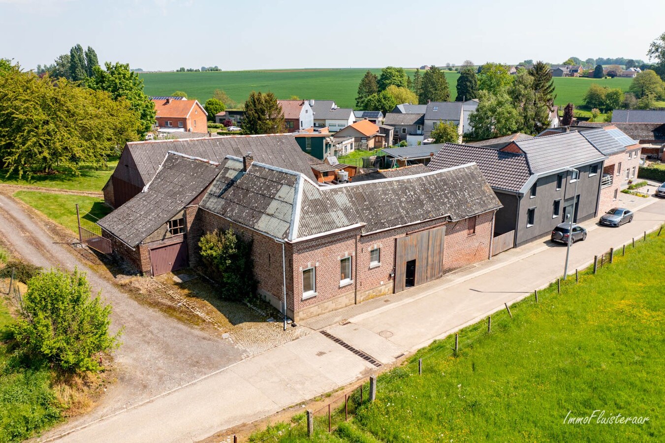 To be renovated square farm on approximately 60 acres in Borlo (Gingelom) 