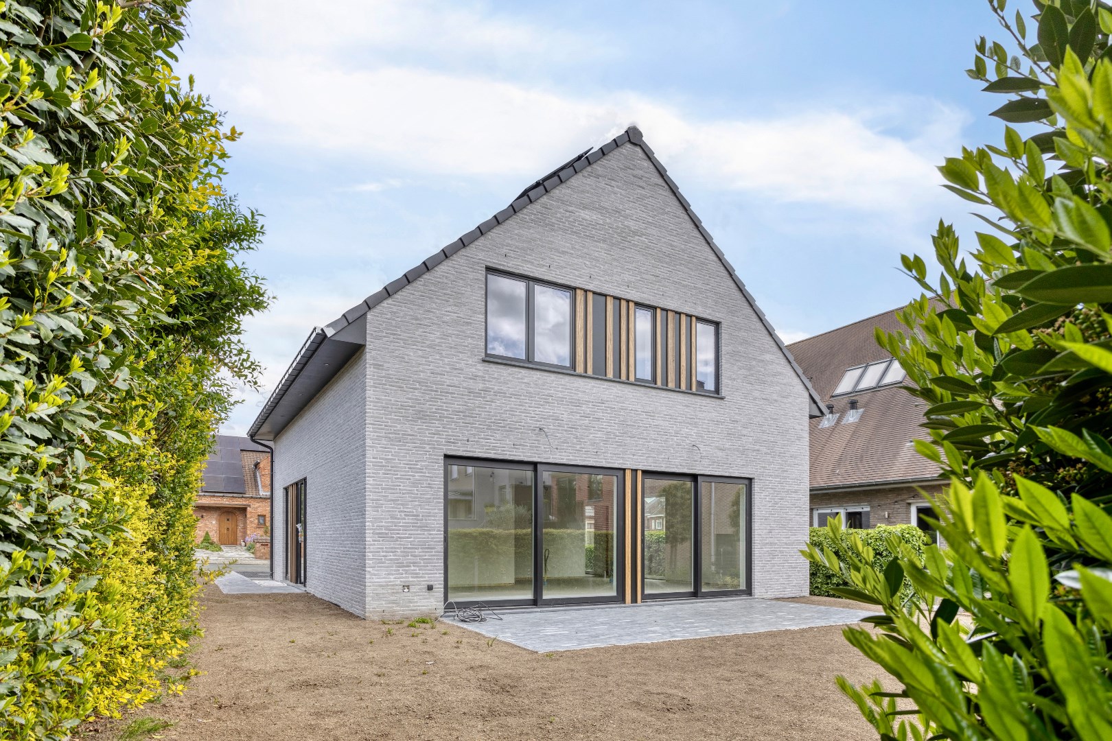 Nieuwbouwwoning met 3 slaapkamers nabij het centrum van Halle. 