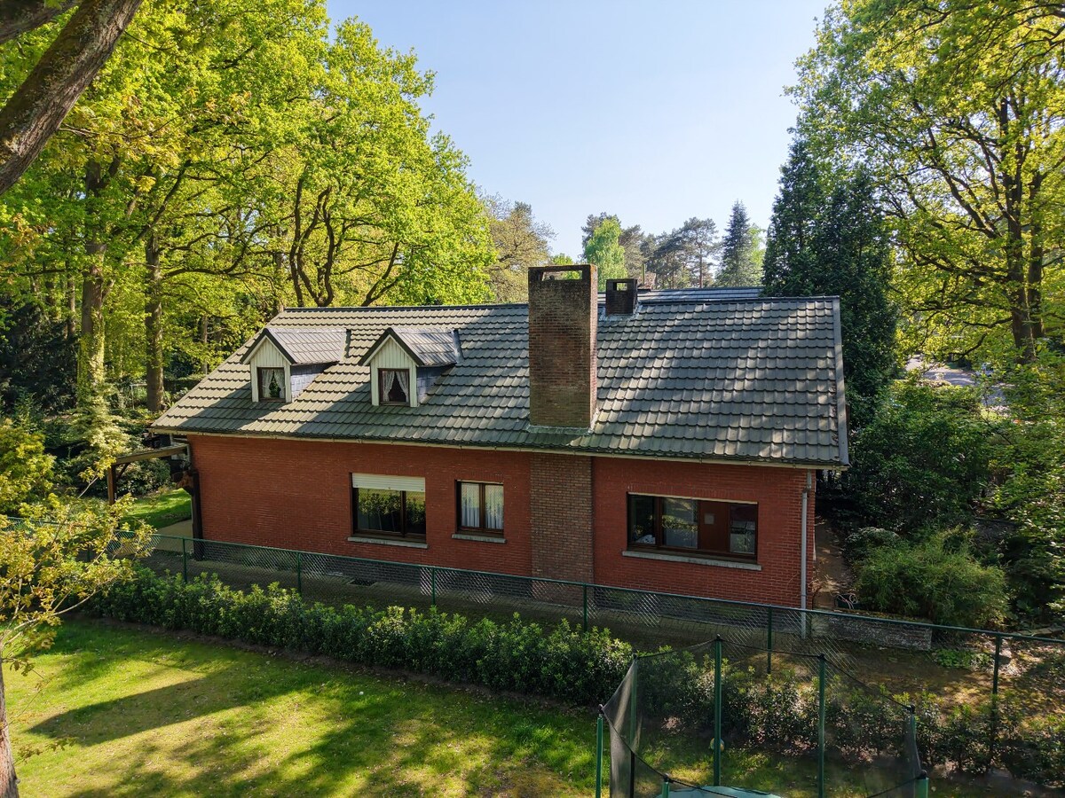 Ruime gezinswoning met 4 slaapkamers in het groene Hertebos 