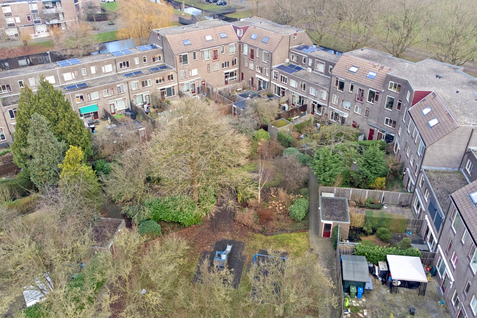 Deze 3 kamer maisonnette van 79 m2 woonplezier is zonder klussen te betrekken. 