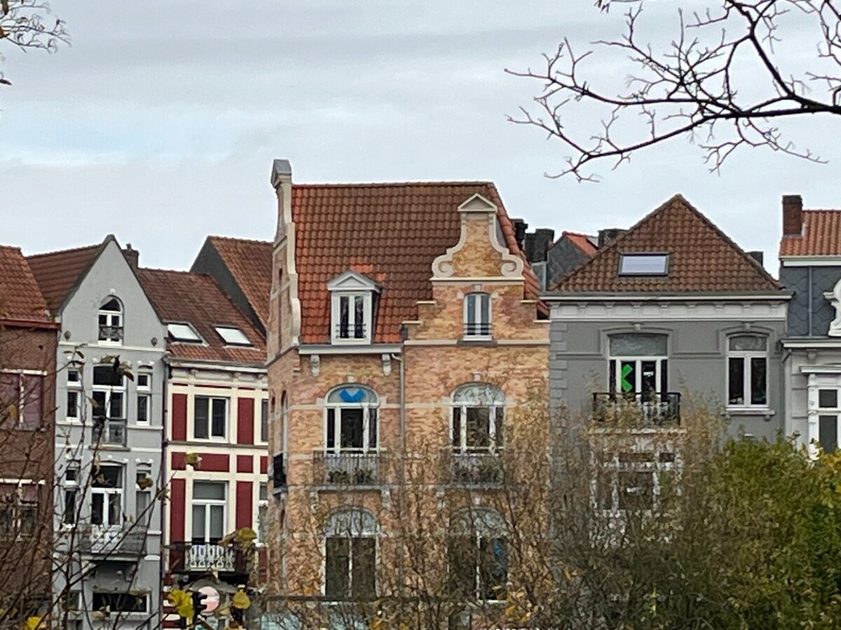 A space to flex for 6 te Brugge 