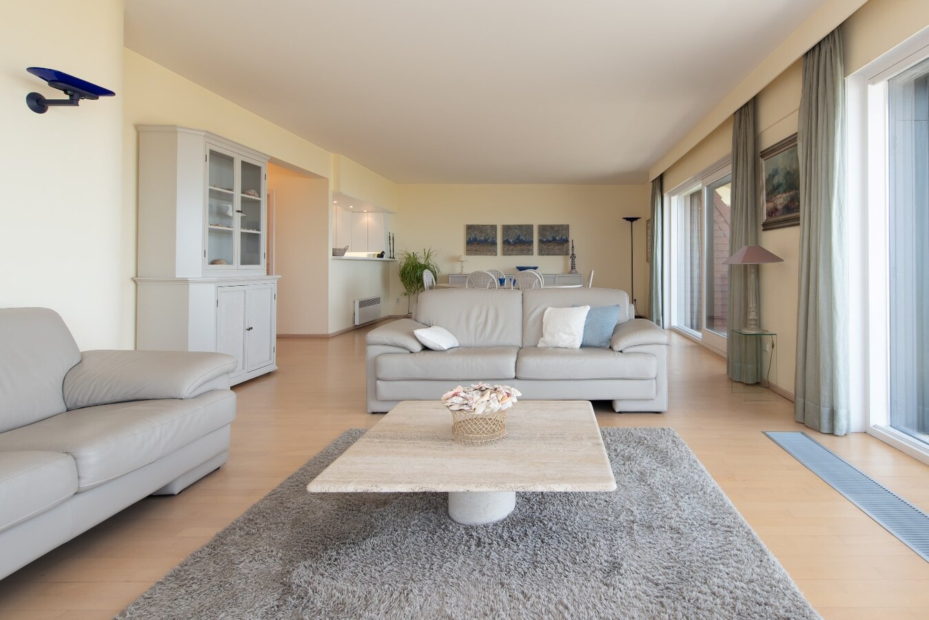 Luxueuze penthouse met drie slaapkamers en frontaal zeezicht in Res. Eden Beach 