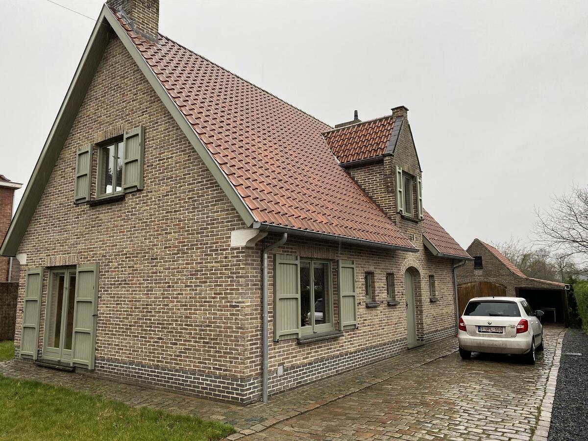 Alleenstaande woning met 3 slaapkamers  en garage te Koekelare 