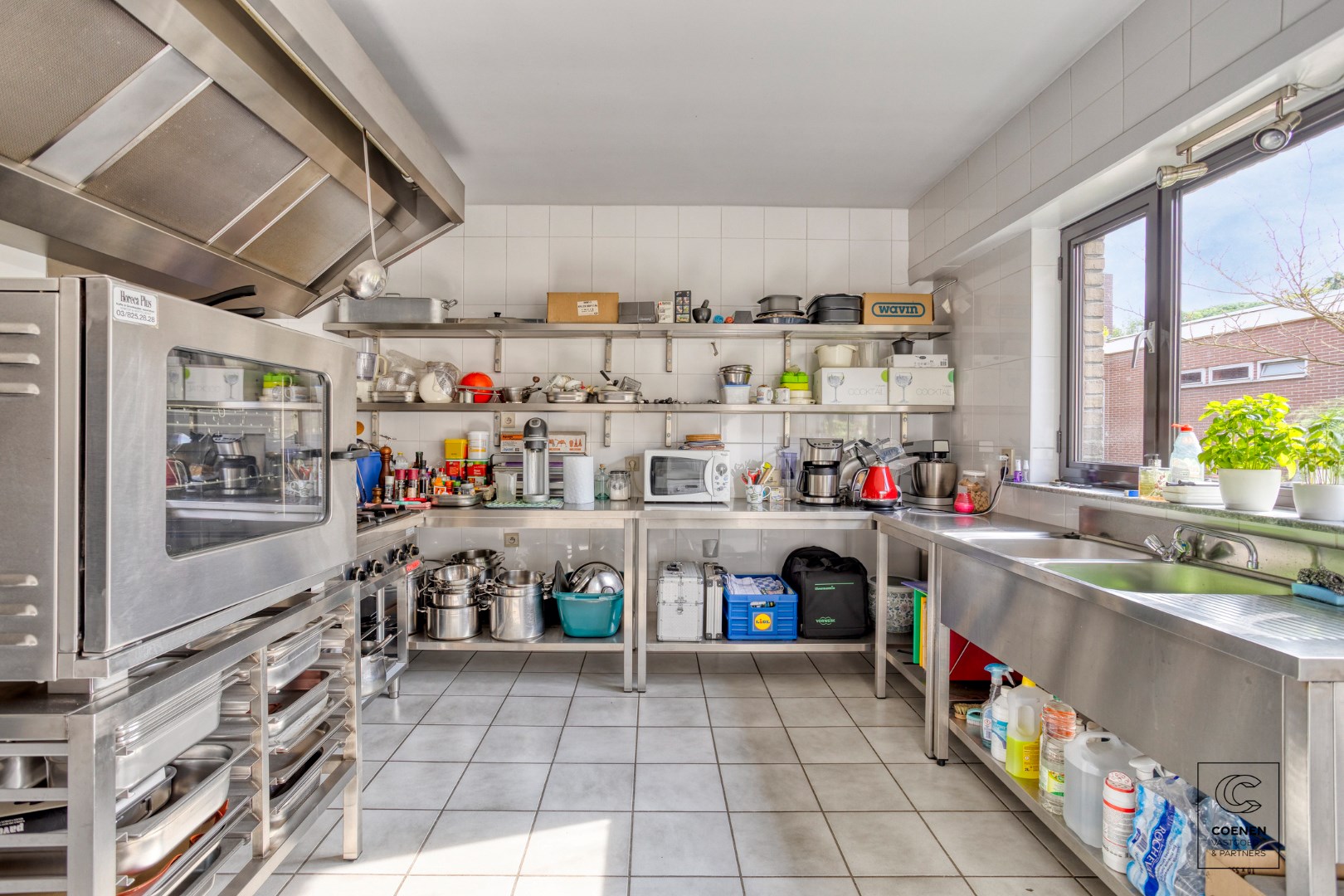 Ruime stadswoning van 177 m&#178; met 4 slaapkamers in het centrum van Hoogstraten! 