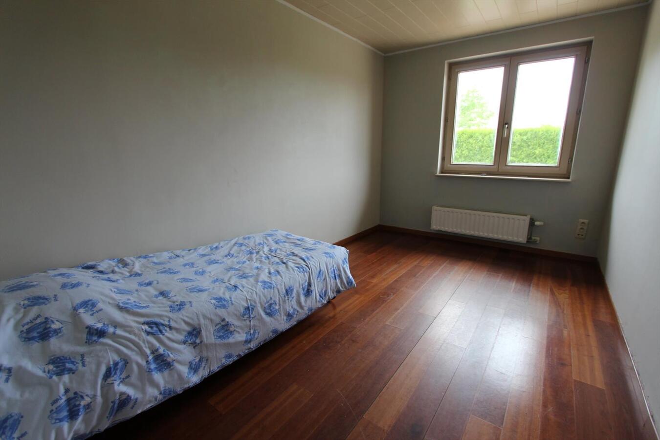 Rustig gelegen alleenstaande villa met 4 slaapkamers te Torhout 