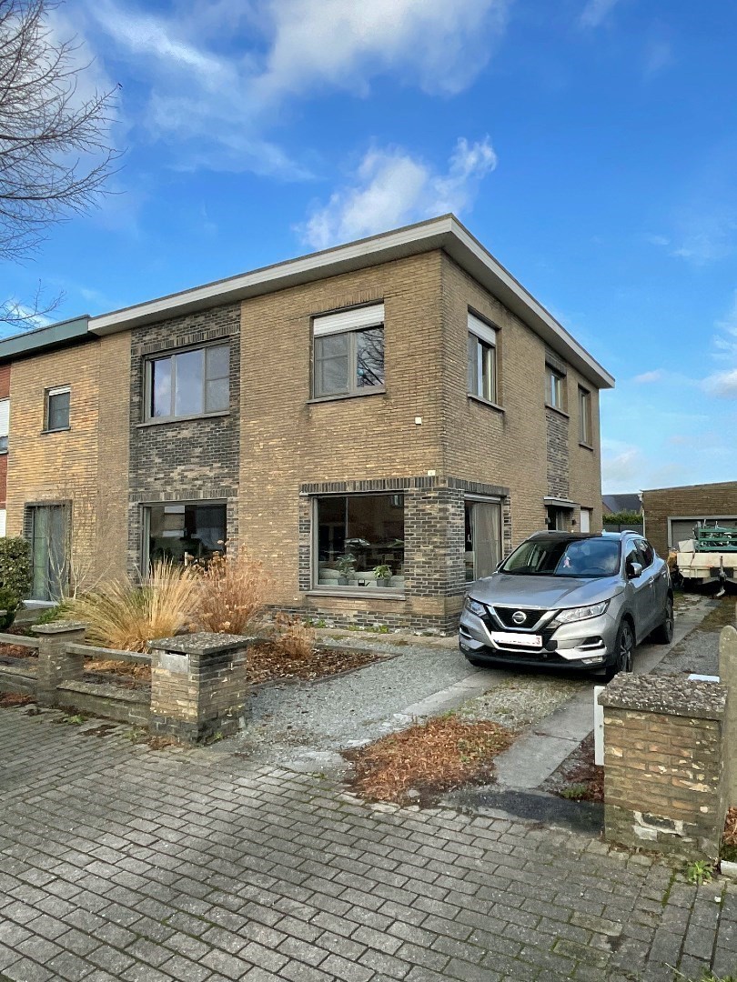 Woning met 4 slaapkamers, garage en tuin 