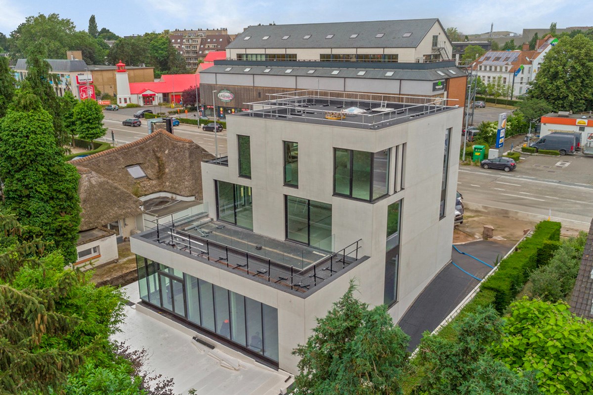 Nieuwbouw kantoorgebouw met appartement te koop in Gent