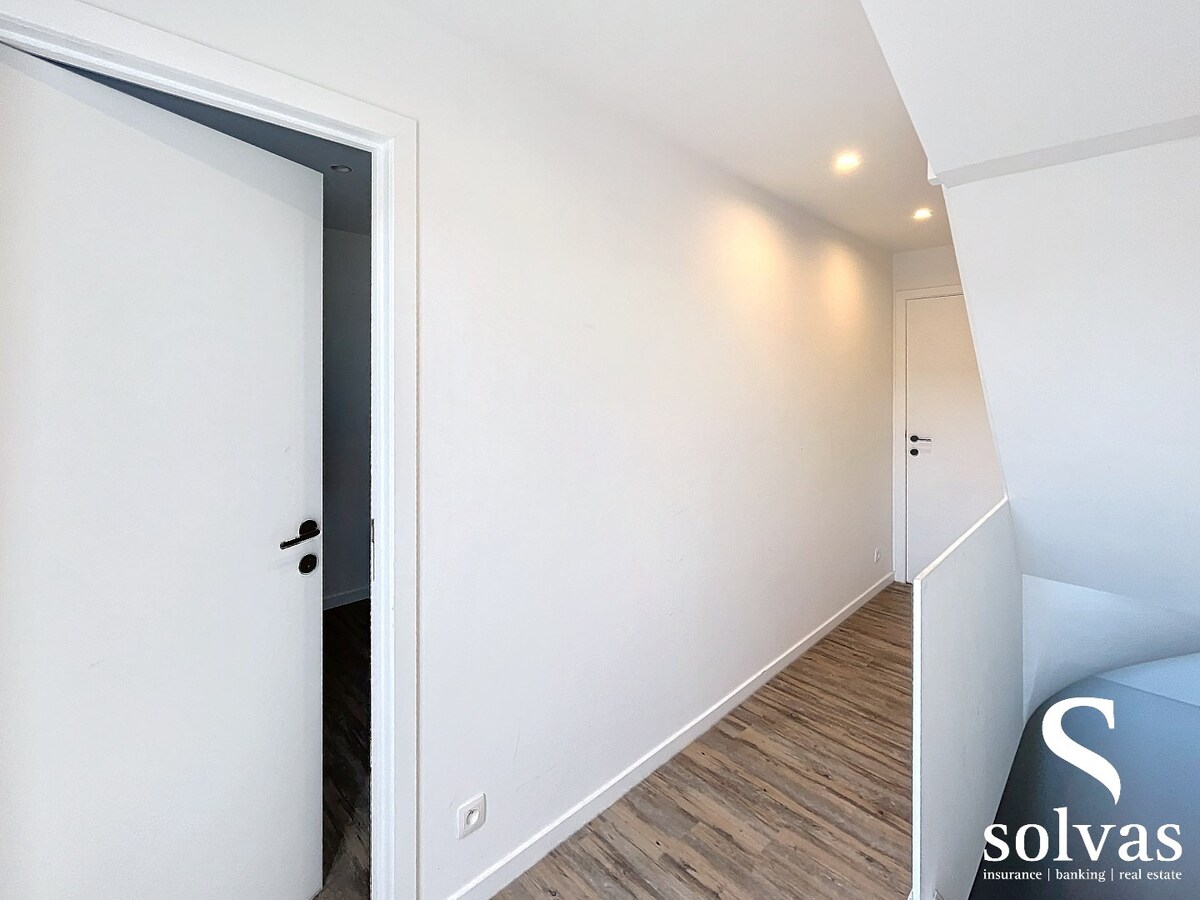 Gerenoveerde woning met 3 slaapkamers in Drongen met kwalitatieve afwerking. 