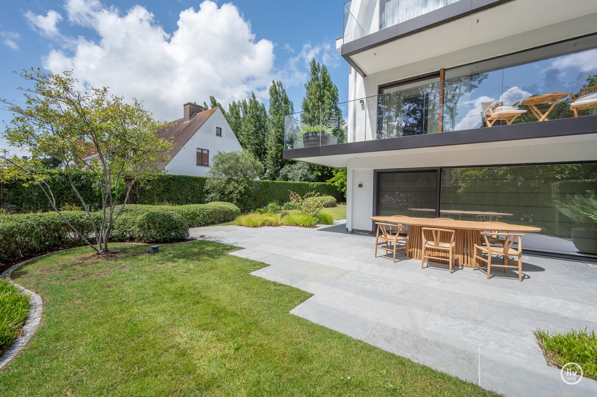 Magnifiek tuinappartement met zonovergoten tuin in het hart van het Zoute. 