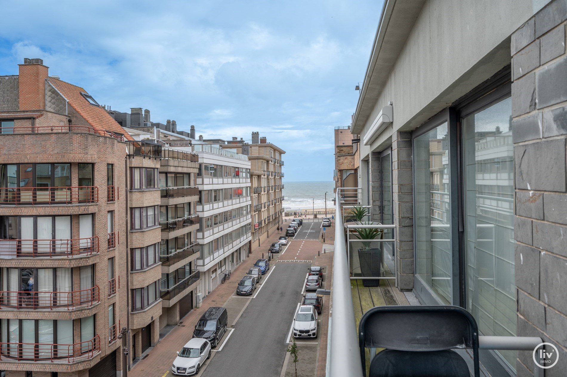 Zuidgerichte studio met zijdelings zeezicht op 50m wandelafstand van de zeedijk Albertstrand 