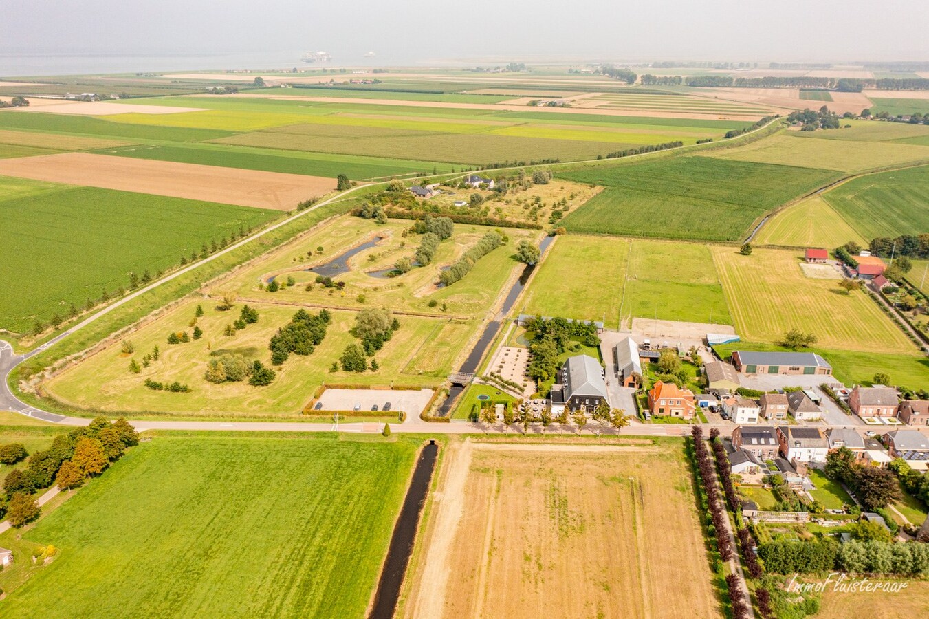 Karaktervolle eigendom met tal van professionele mogelijkheden te Zeeuws-Vlaanderen 