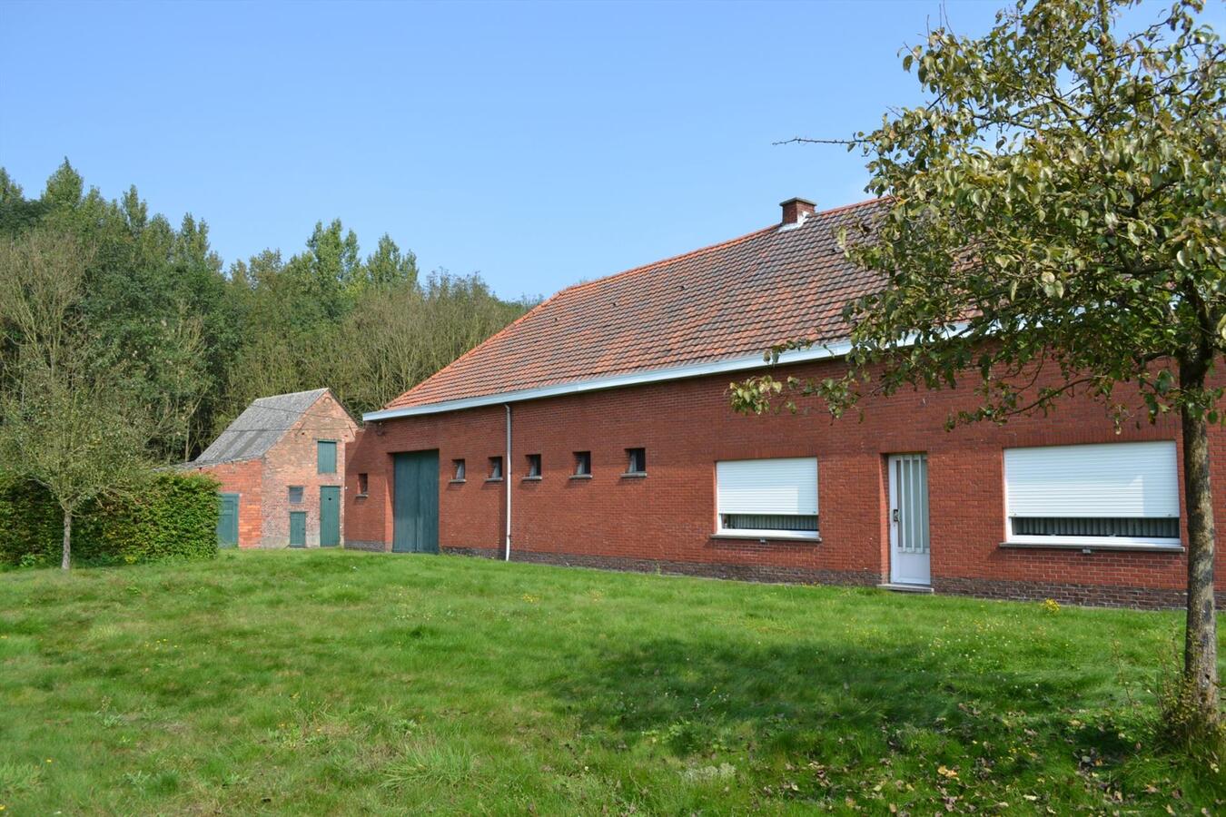 Te renoveren hoeve op een unieke locatie op ca. 1,6Ha te Bornem 