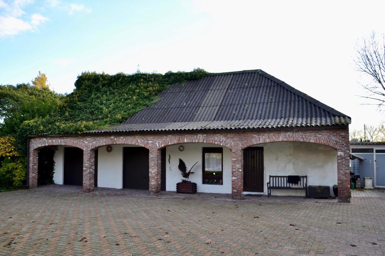 Landelijke woning met bijgebouw op ca. 2.154 m&#178; te Kruibeke (optie ca. 1,25 Ha grond) 