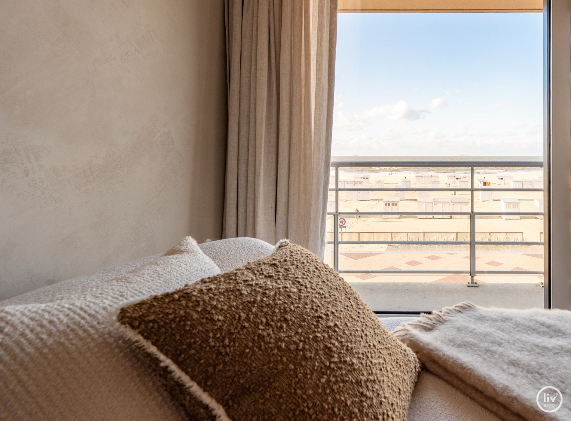 Superbe appartement avec VUE FRONTALE SUR LA MER et 3 chambres situ&#233; sur la digue de Knokke. 