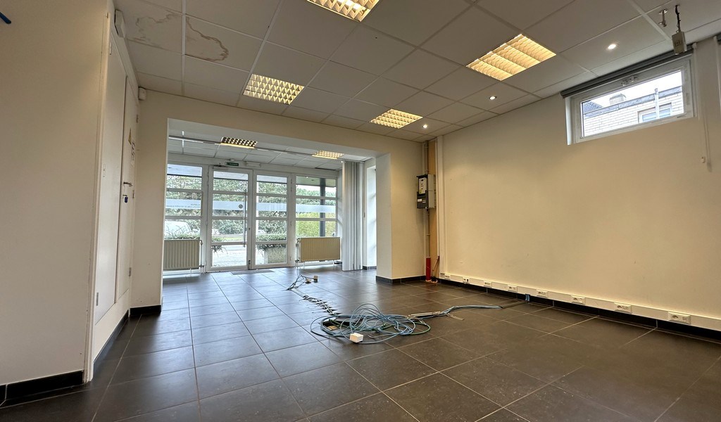 Instapklare kantoren op zichtlocatie langs N60 vlakbij Klosse in De Pinte