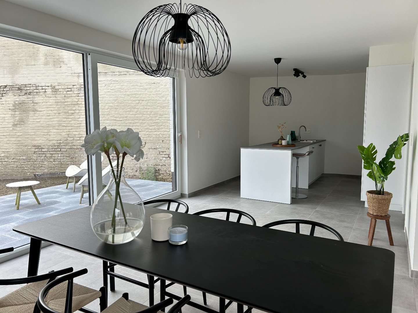 Stijlvolle en ruime nieuwbouwwoning met garage en tuin op 555 m&#178; 