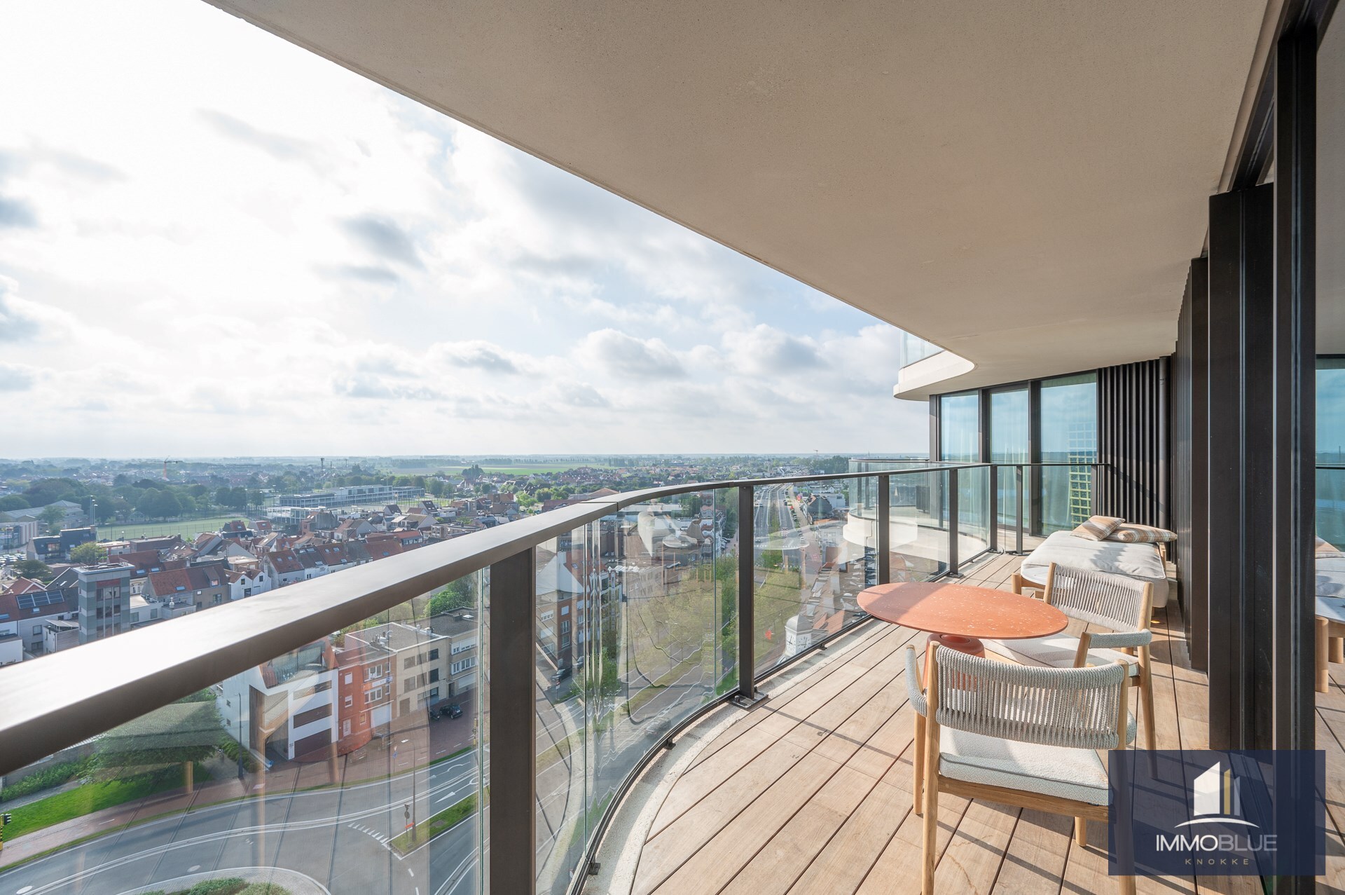 Luxueus appartement met een zeer ruim terras gelegen in de exclusieve residentie The Tower. 