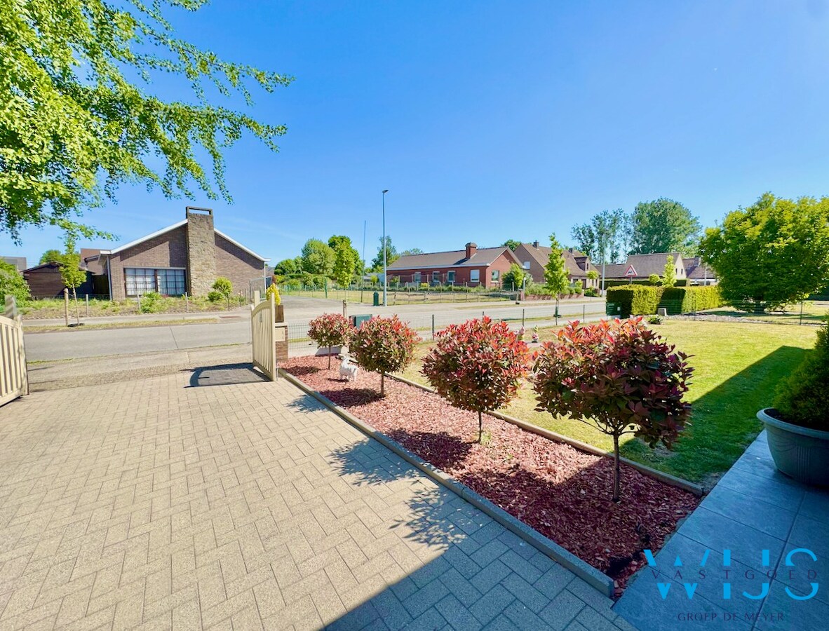 Woonhuis op 1000m&#178; in hartje Ertvelde ! 