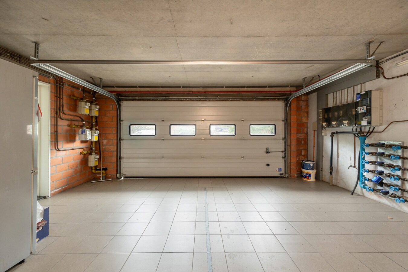 Opbrengsteigendom met 5 appartementen en 3 garages 